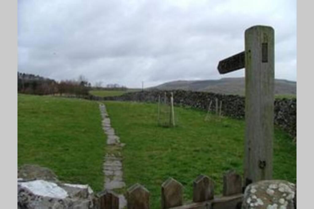 5 Star Cottage On The Green With Log Burner - Dog Friendly Austwick Eksteriør billede