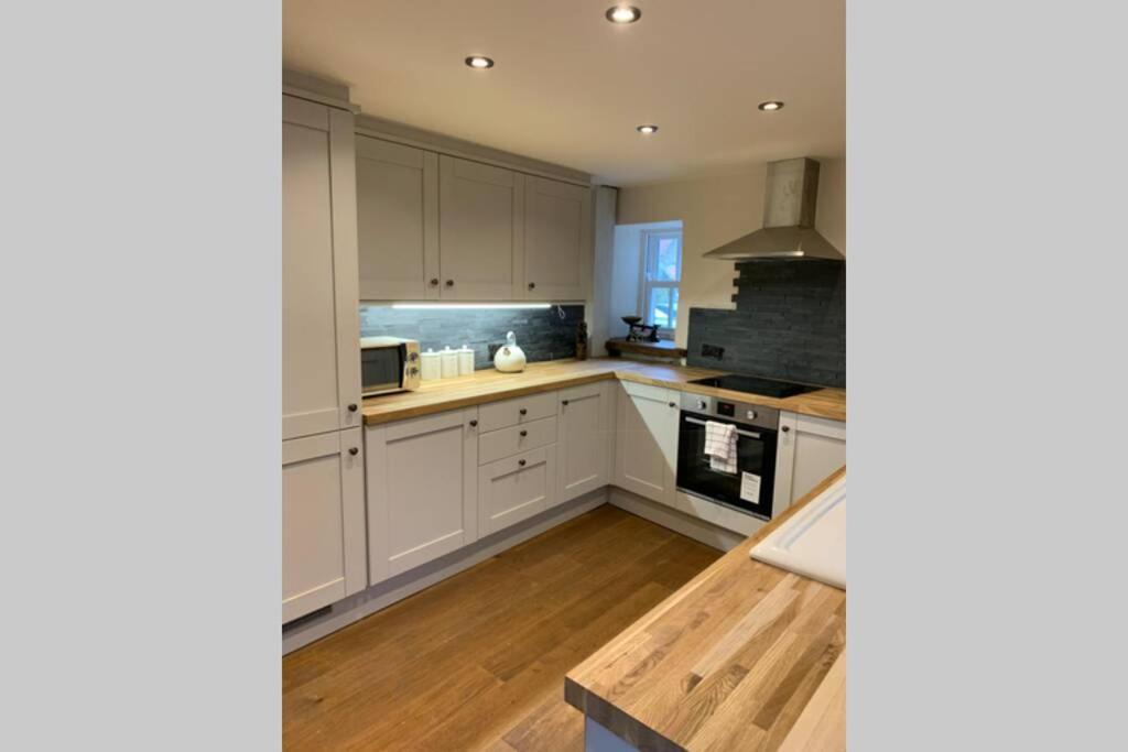 5 Star Cottage On The Green With Log Burner - Dog Friendly Austwick Eksteriør billede