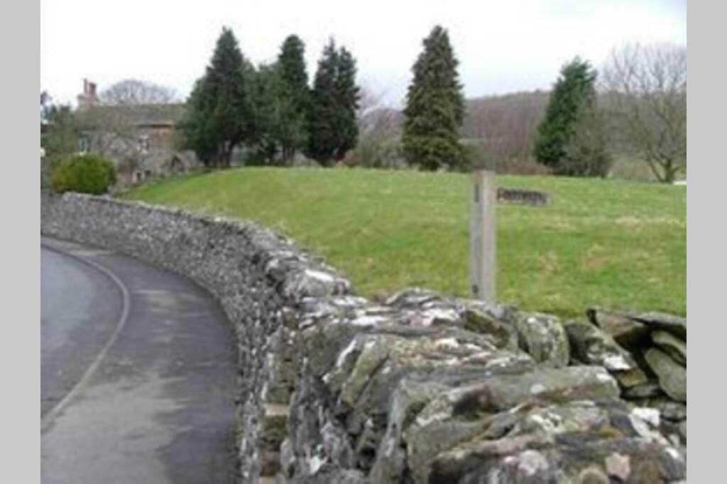 5 Star Cottage On The Green With Log Burner - Dog Friendly Austwick Eksteriør billede