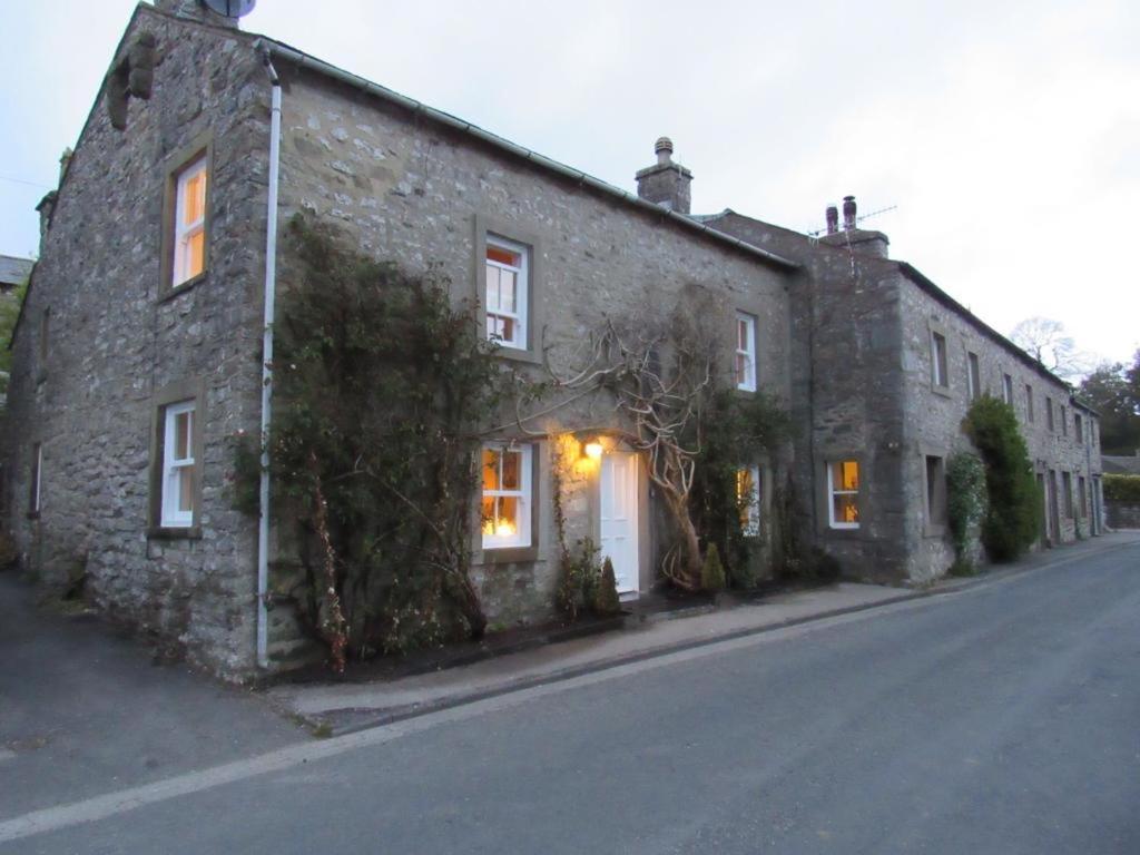 5 Star Cottage On The Green With Log Burner - Dog Friendly Austwick Eksteriør billede