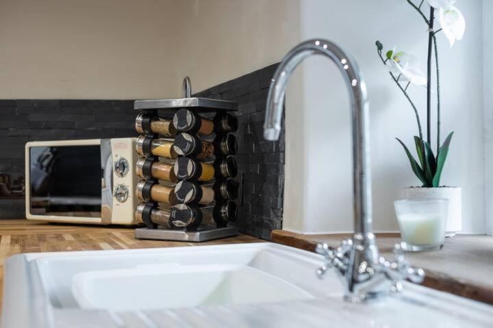 5 Star Cottage On The Green With Log Burner - Dog Friendly Austwick Eksteriør billede