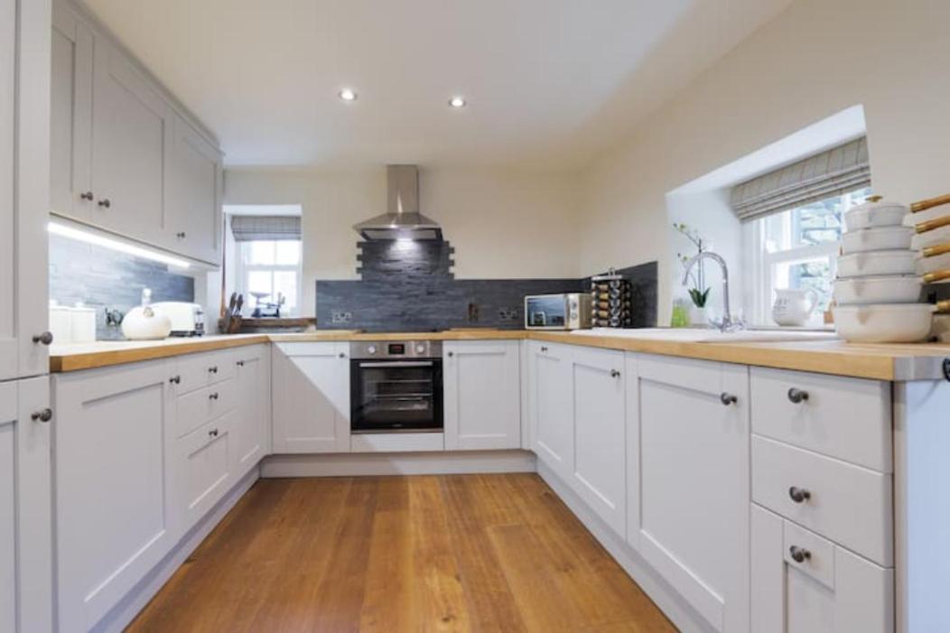 5 Star Cottage On The Green With Log Burner - Dog Friendly Austwick Eksteriør billede